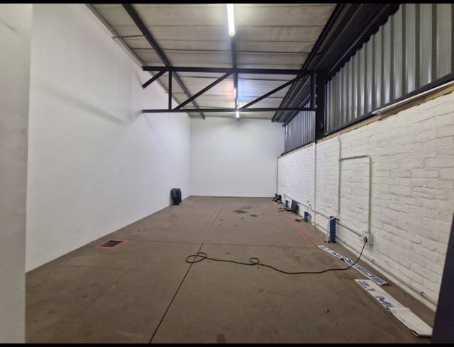 310M² WAREHOUSE TO LET IN OKAVANGO PARK